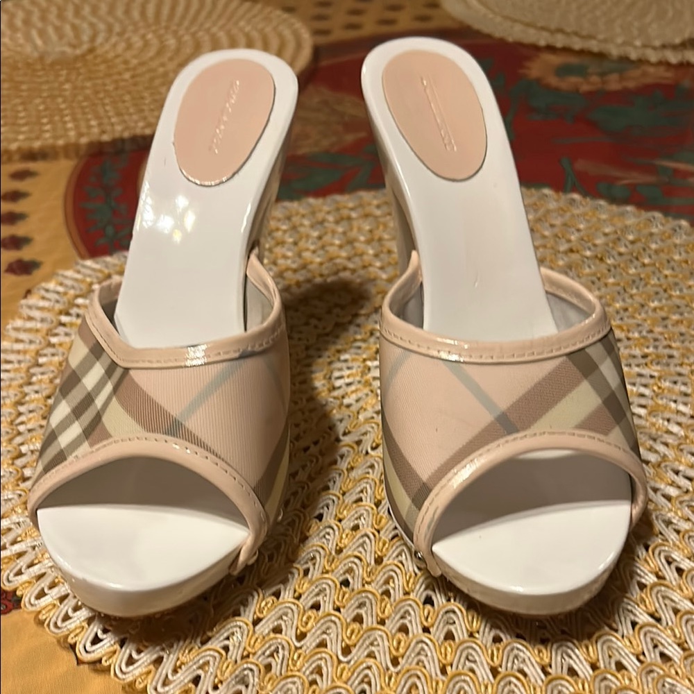 Stylish Burberry Beige Plaid Women's Mules